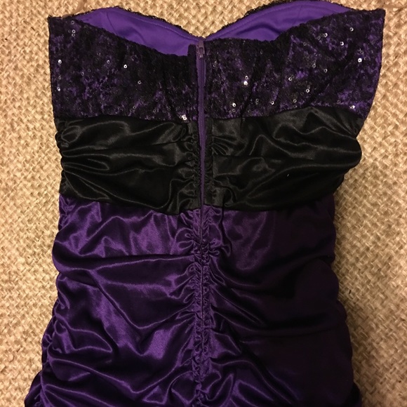 Purple satin cocktail dress - Picture 4 of 4